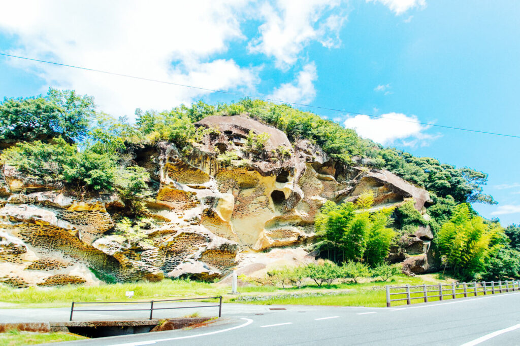 高池の虫喰岩（むしくいいわ）国指定の天然記念物 | 古座川町観光協会